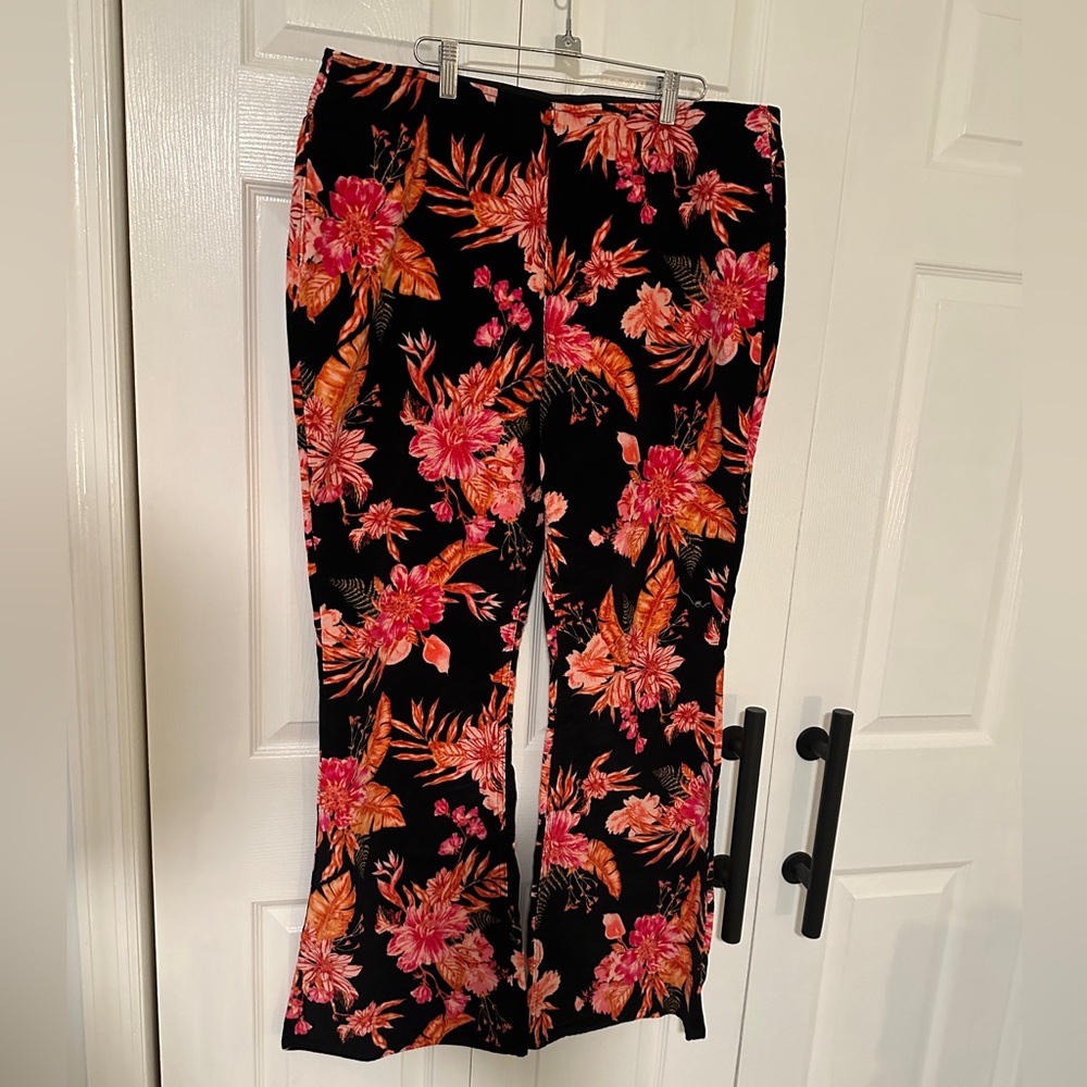 Flower pattern black pants - elastic band
